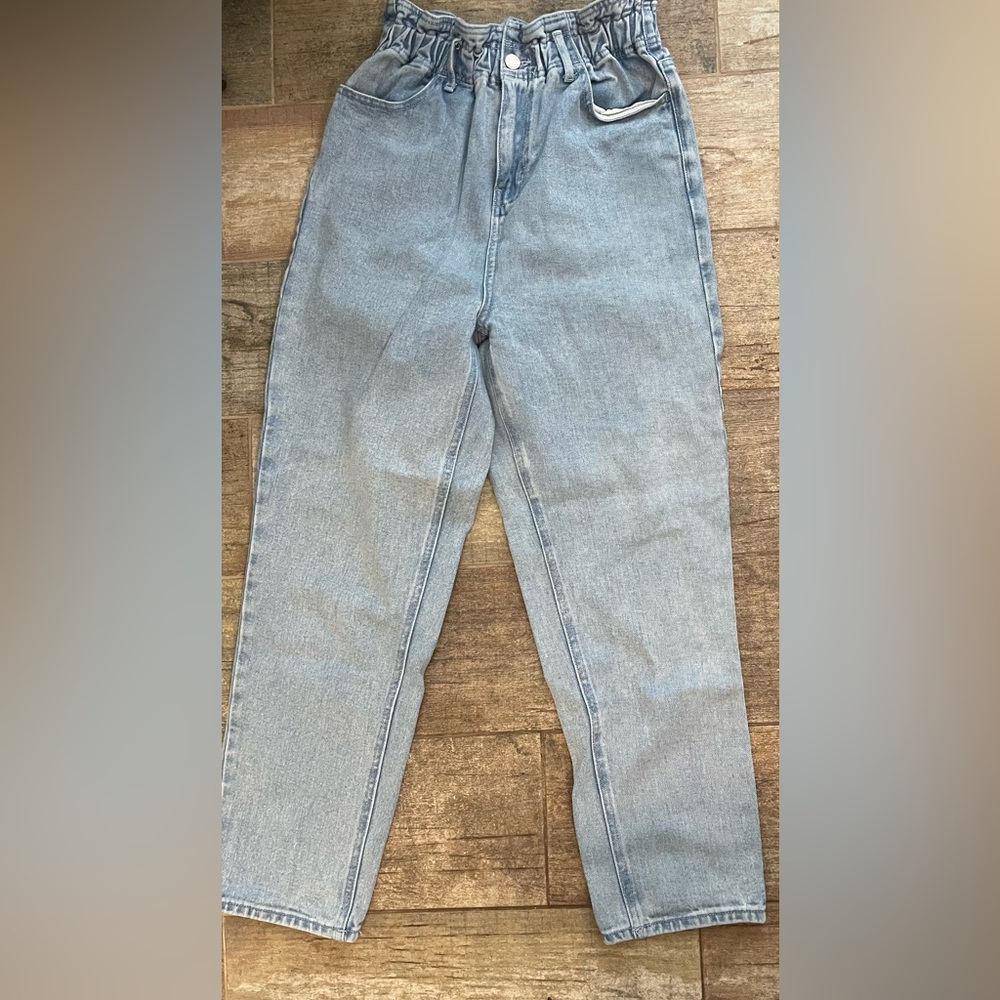 Highwaisted Pacsun Jeans with elastic waist. Size 27.